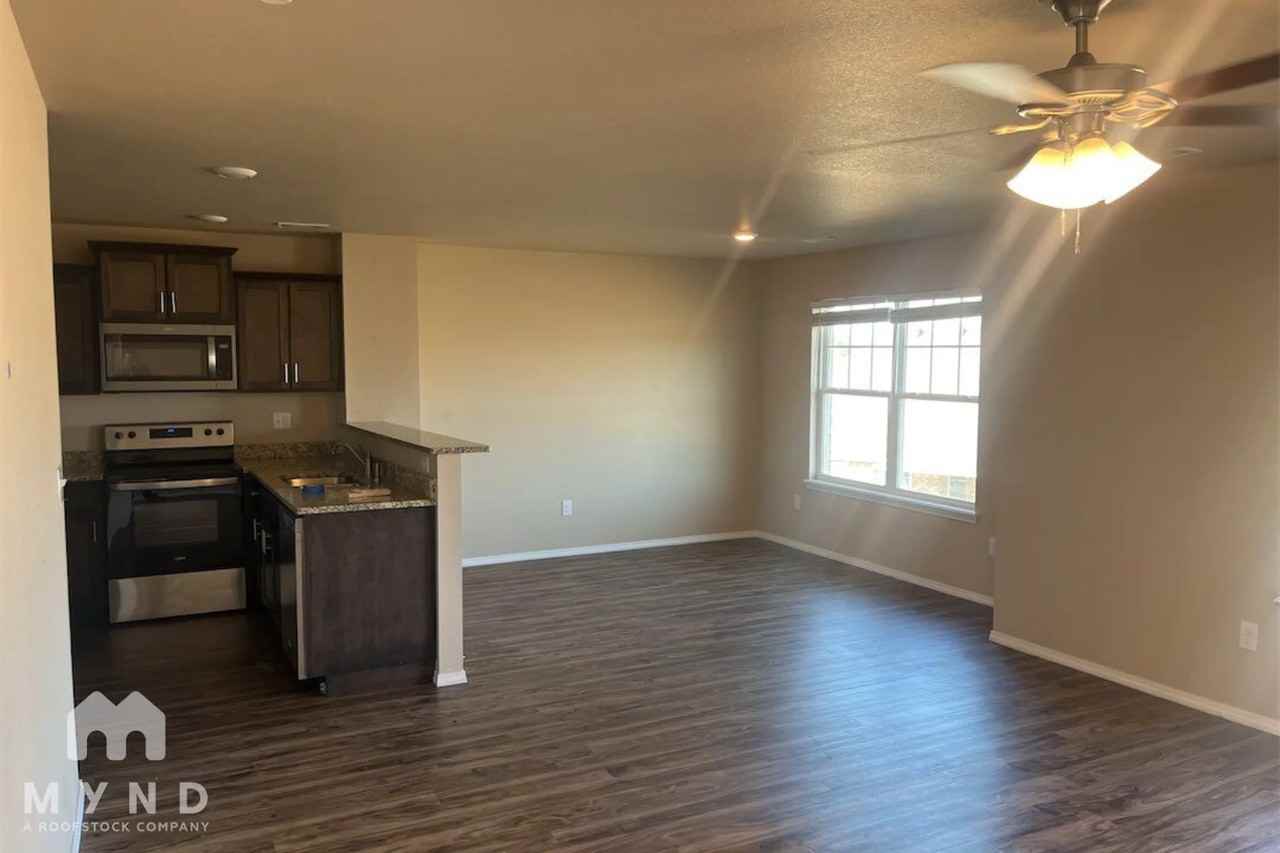 1001 Clearspring Ct - Photo 3 of 10