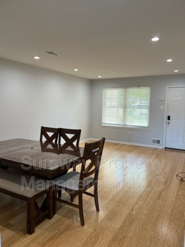 14 Harriet Ct - Photo 3 of 34