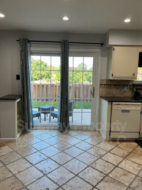 14 Harriet Ct - Photo 5 of 34