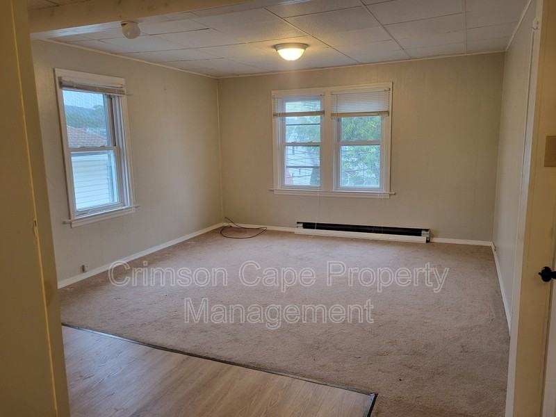 58 Crisman St - Photo 3 of 16