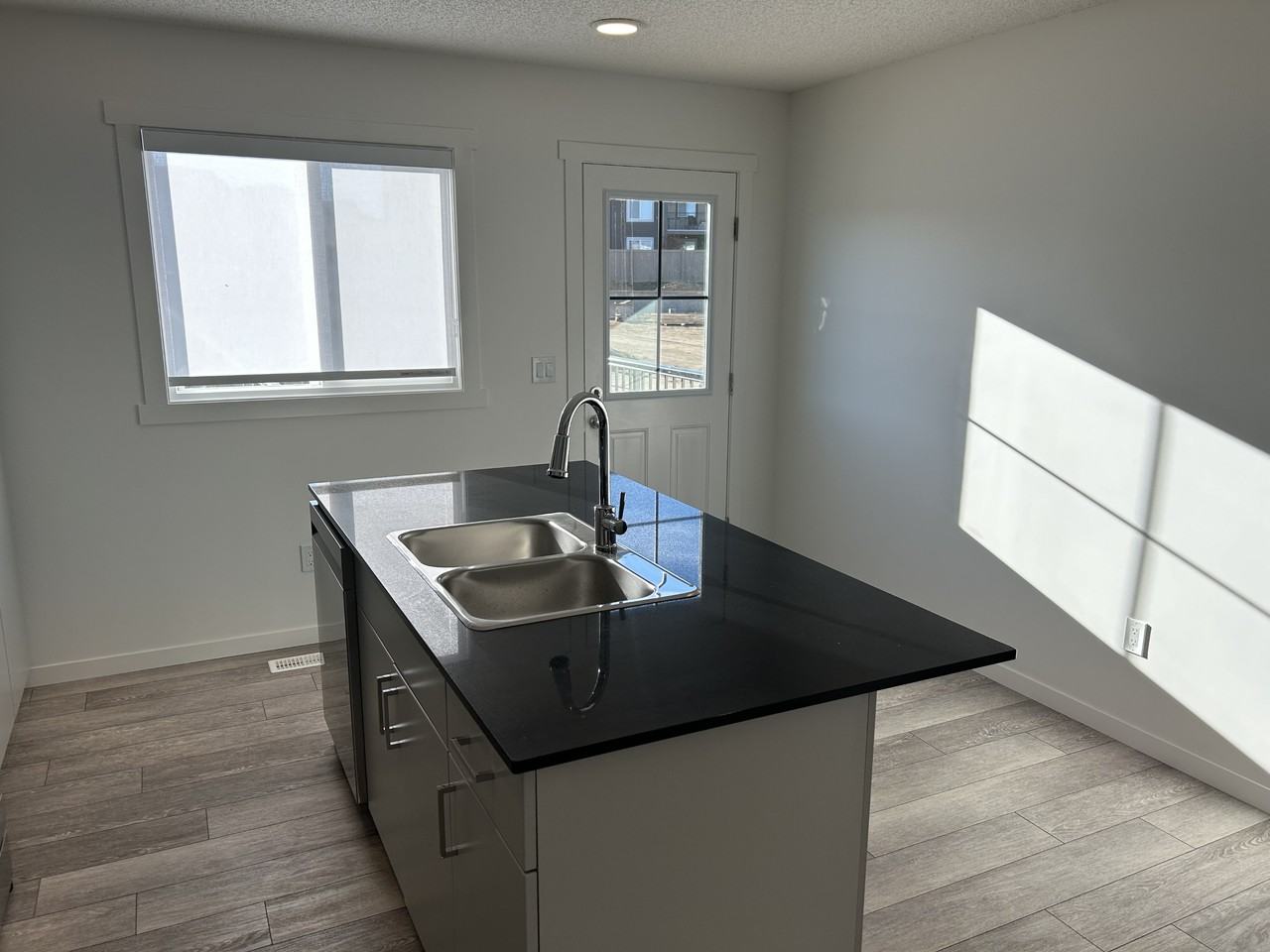 24 Secord Place - Photo 2 of 27