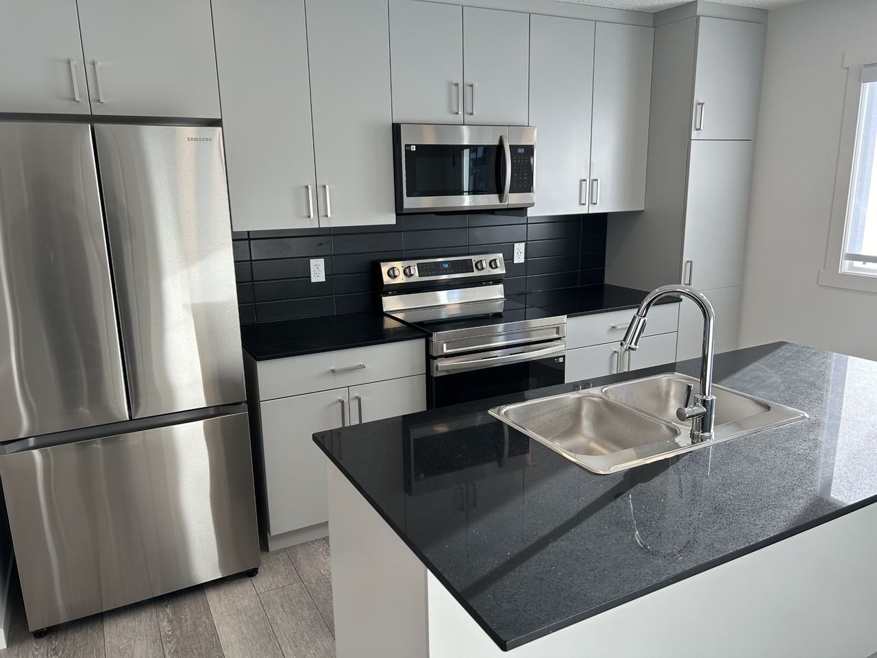 24 Secord Place - Photo 3 of 27