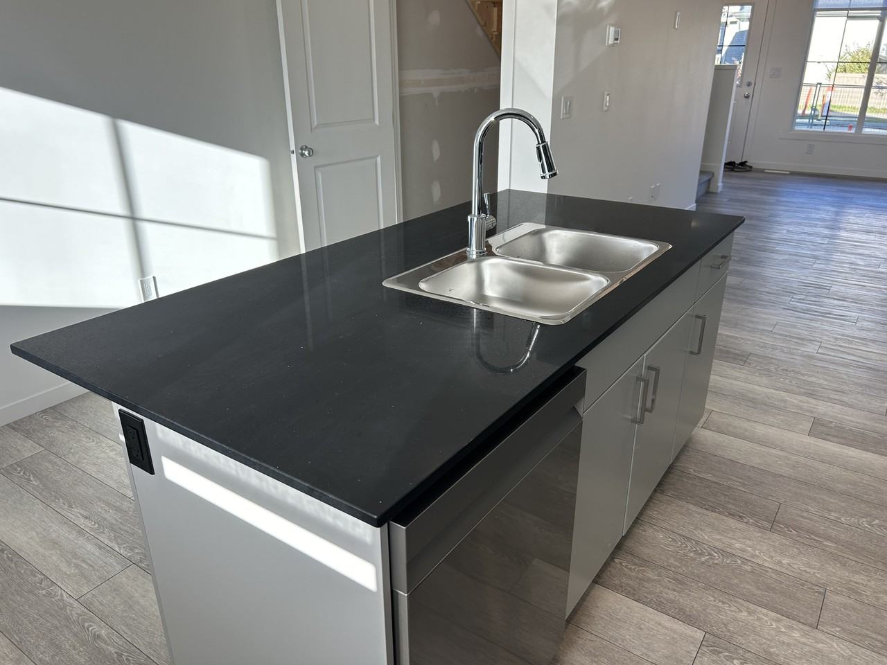 24 Secord Place - Photo 5 of 27