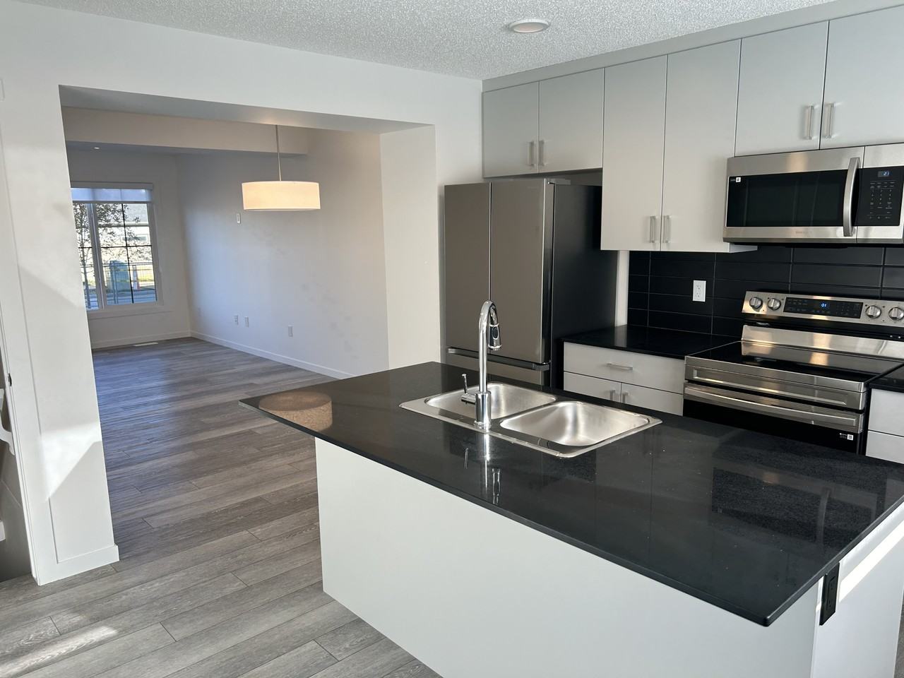 24 Secord Place - Photo 7 of 27