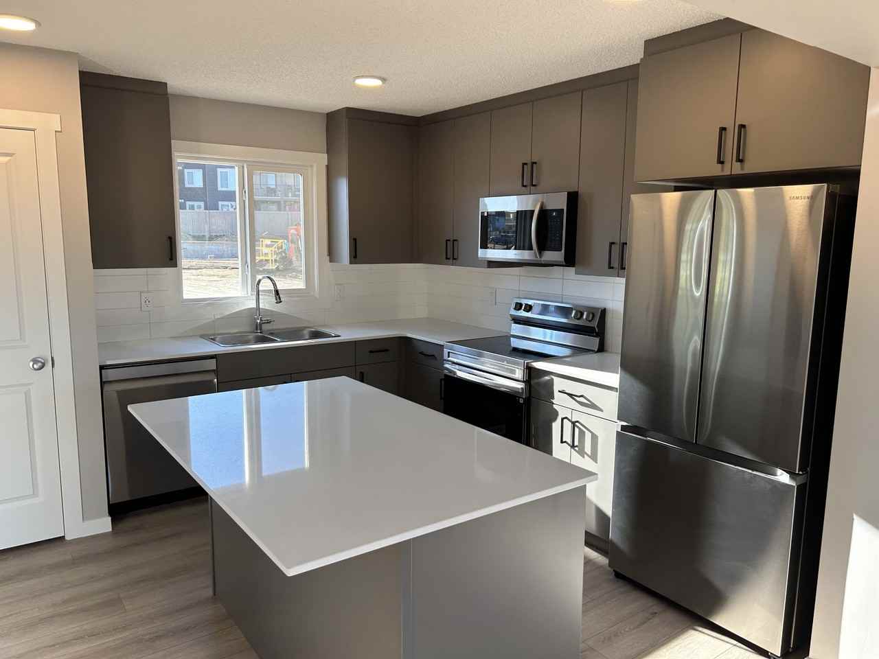 11968 26 Ave Sw Null - Photo 2 of 30