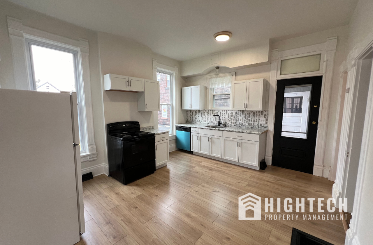 107 S Wayne StFremont, OH 43420 - Photo 2 of 26