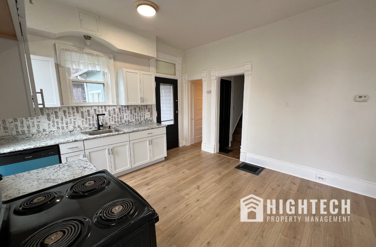 107 S Wayne StFremont, OH 43420 - Photo 3 of 26