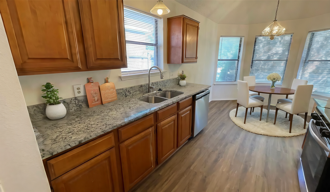 923 Simon Dr - Photo 6 of 29