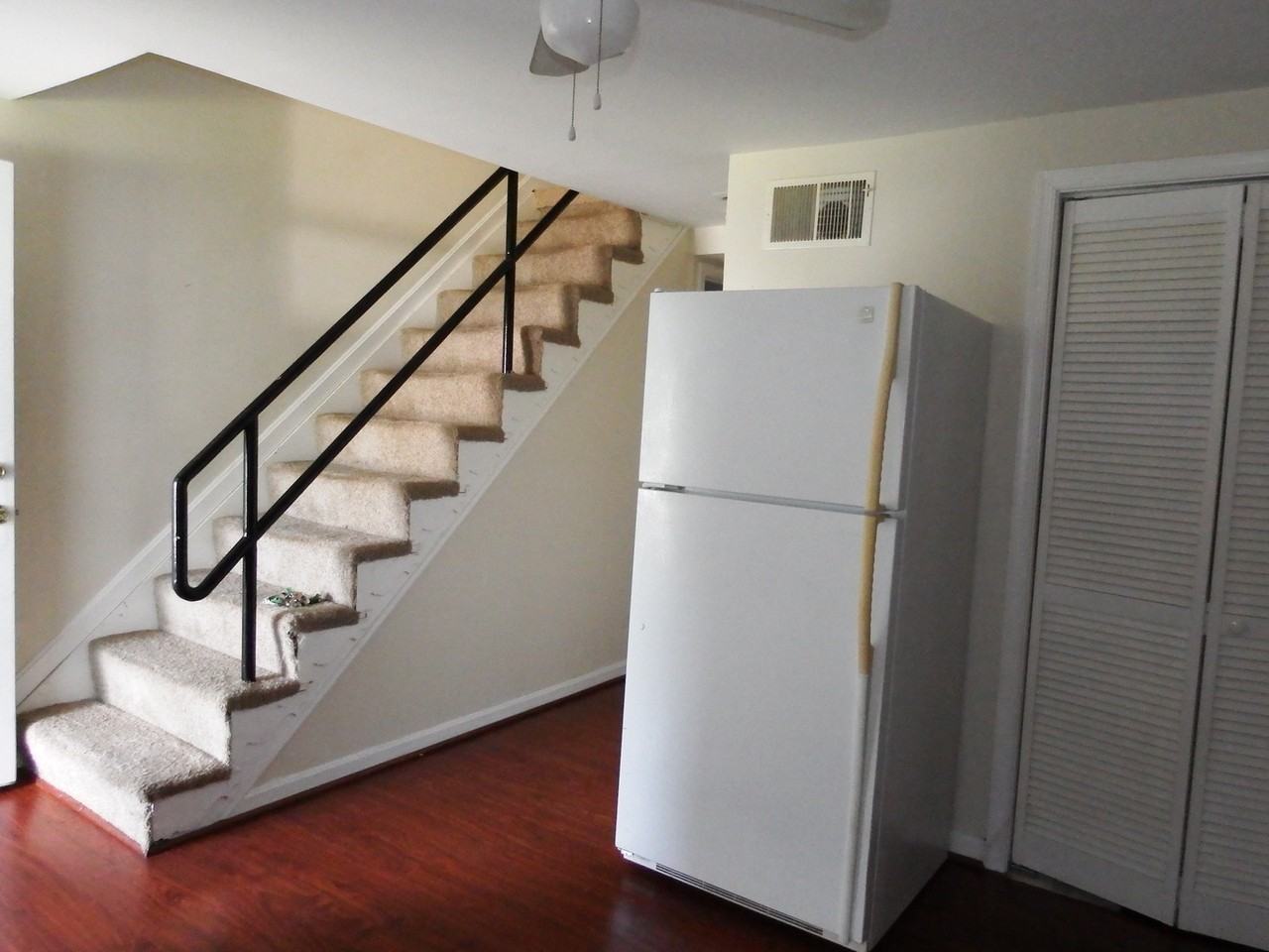 909 Niagara Ct - Photo 2 of 13