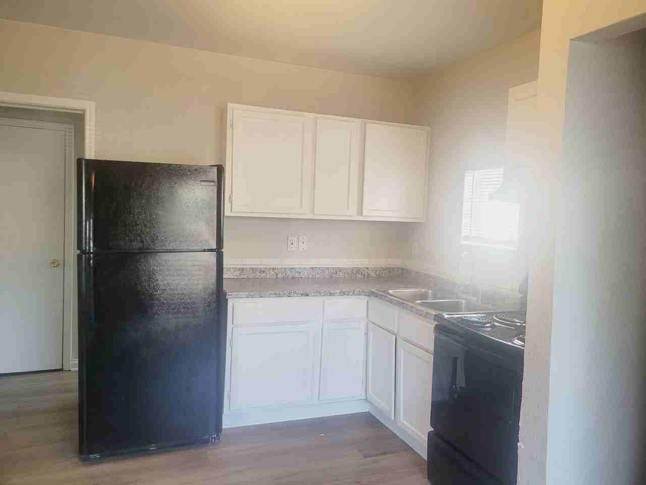 510 S Pine St #1 - Photo 3 of 10