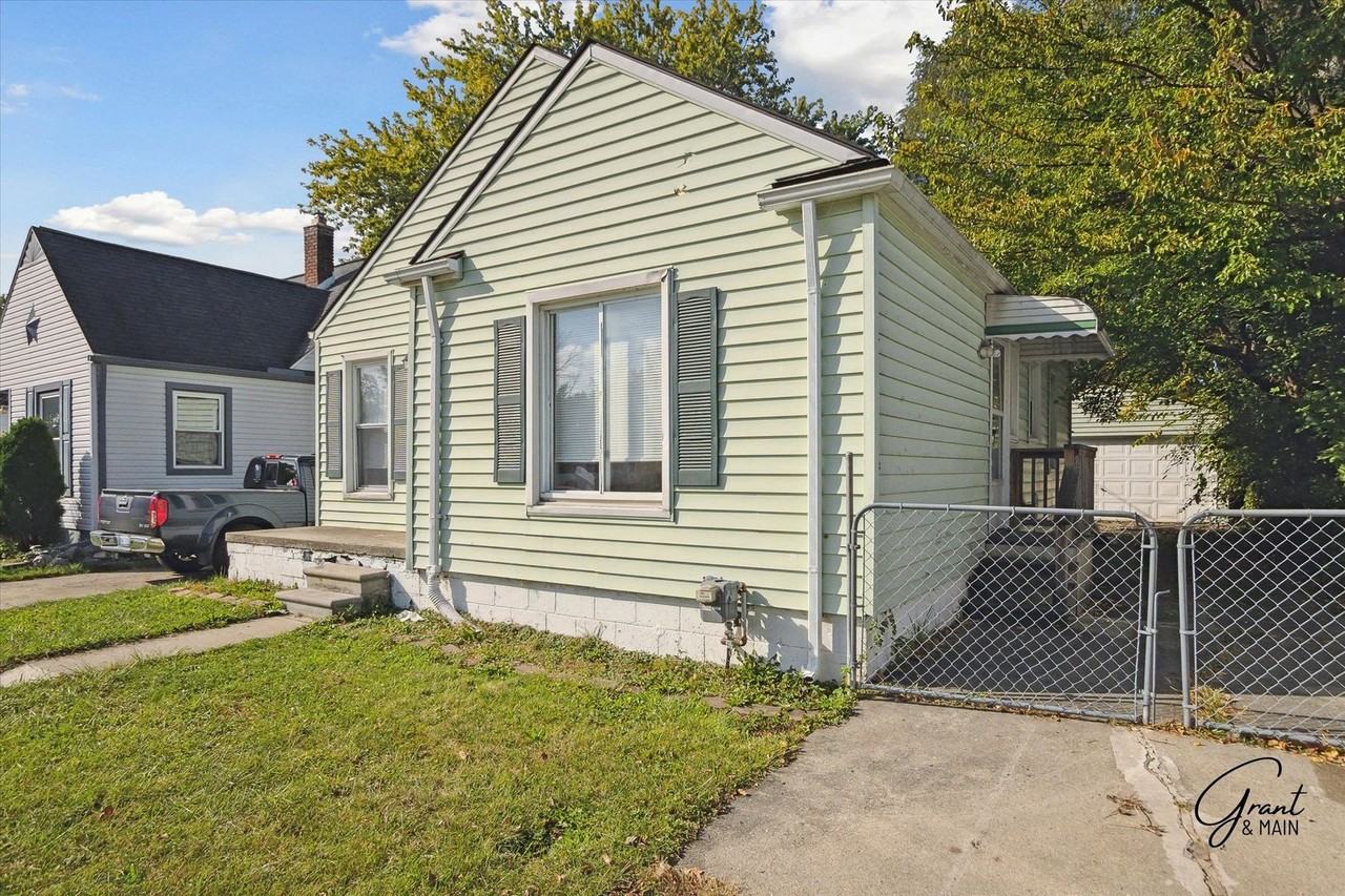 22127 Saxony Ave - Photo 3 of 18