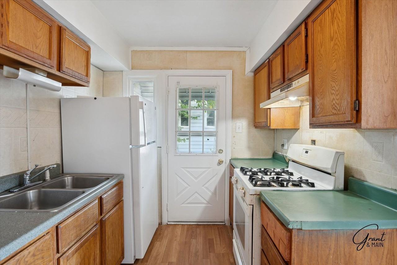 22127 Saxony Ave - Photo 7 of 18