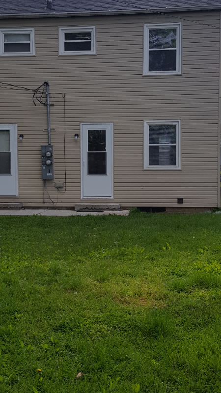 978 S Harris Ave - Photo 2 of 32