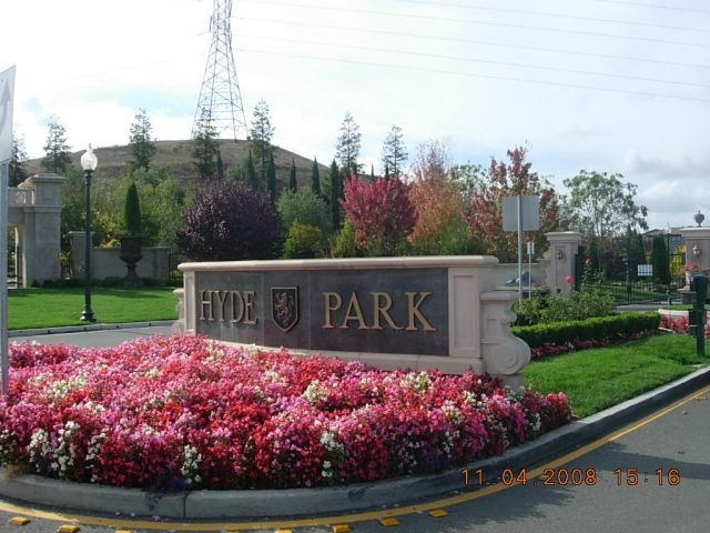 9060 Cambridge Cir - Photo 3 of 32