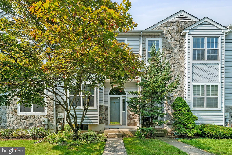 103 Buttonwood Dr - Photo 2 of 18