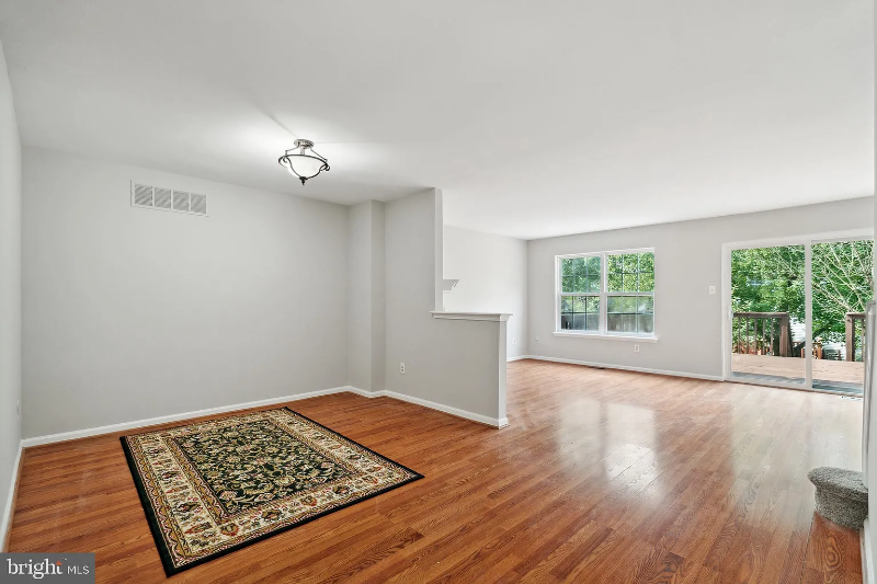 103 Buttonwood Dr - Photo 3 of 18