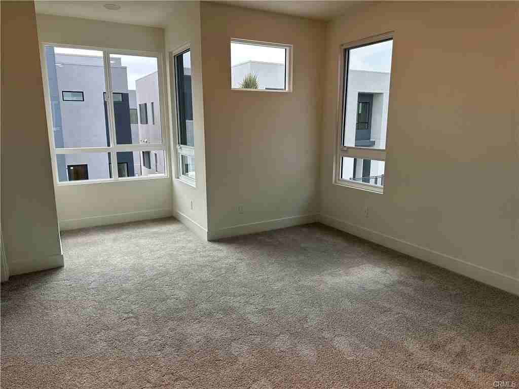 2182 Skylar Pl - Photo 3 of 8