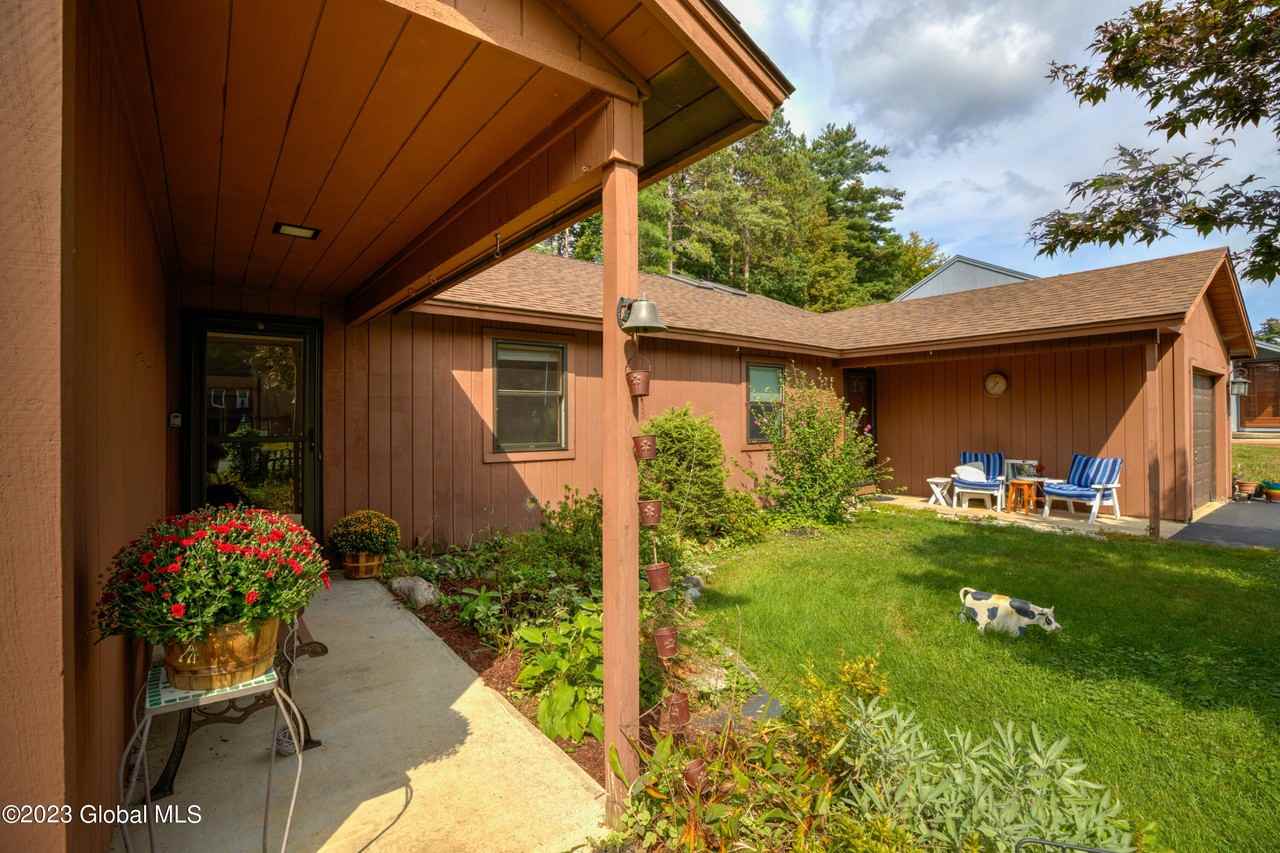 24 Thimbleberry Rd - Photo 2 of 31