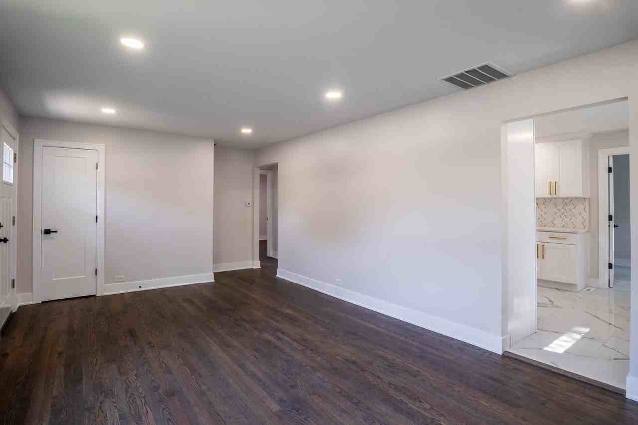 15017 Pulaski Rd - Photo 3 of 21
