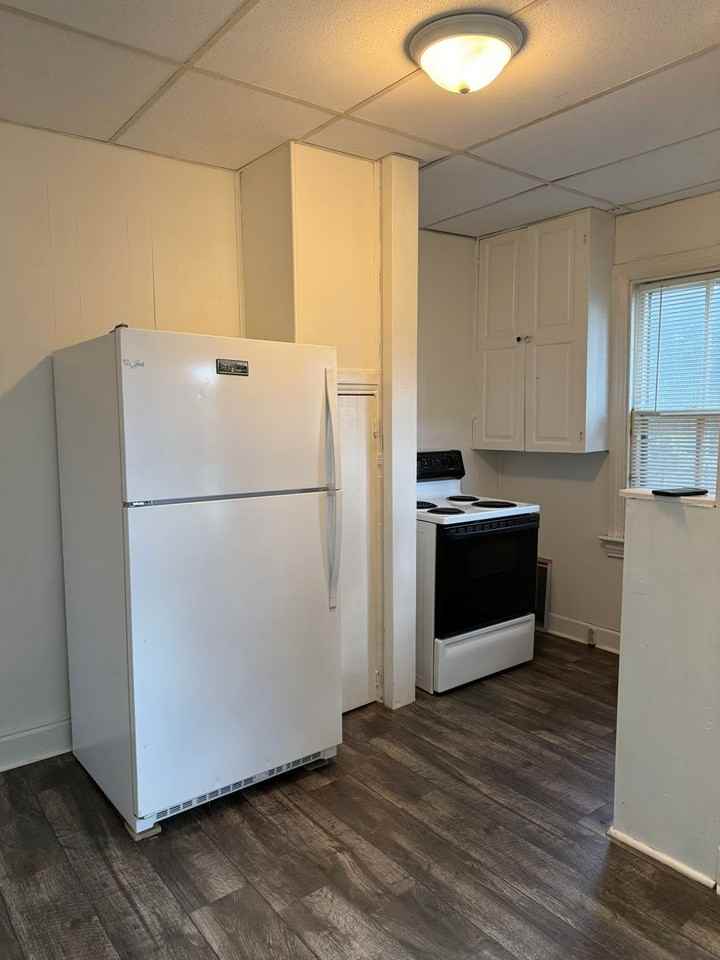 684 E Philadelphia St - Photo 2 of 9