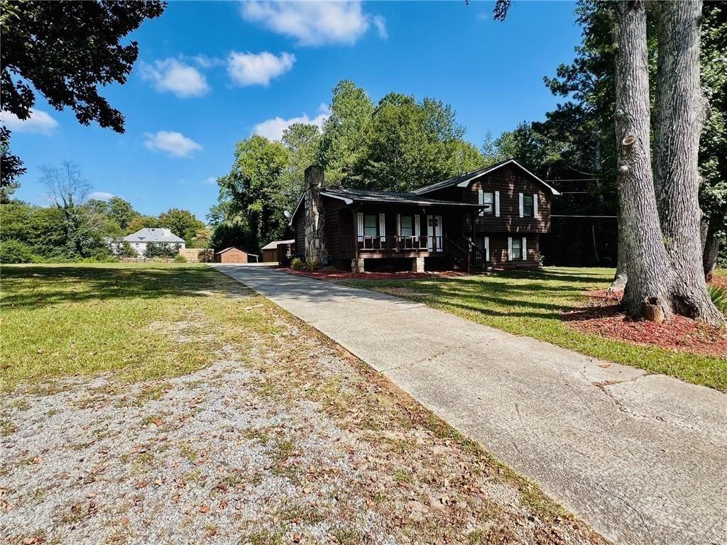 4005 Shallowford Rd - Photo 2 of 23
