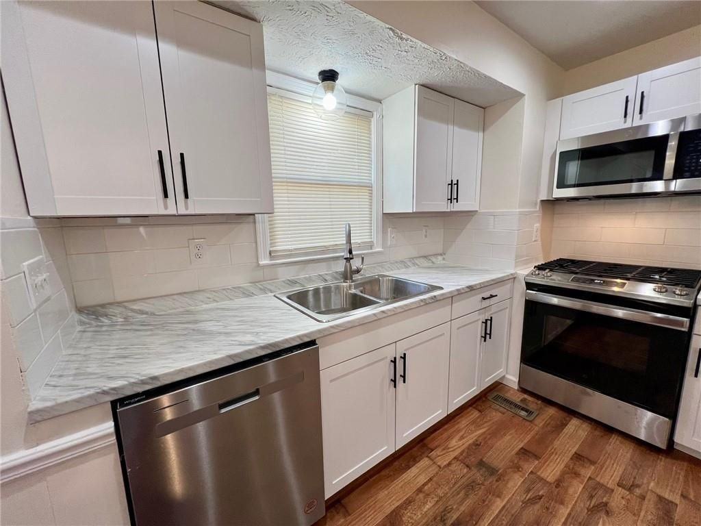 4005 Shallowford Rd - Photo 6 of 23