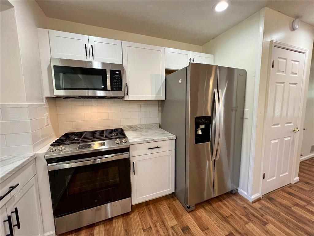 4005 Shallowford Rd - Photo 7 of 23