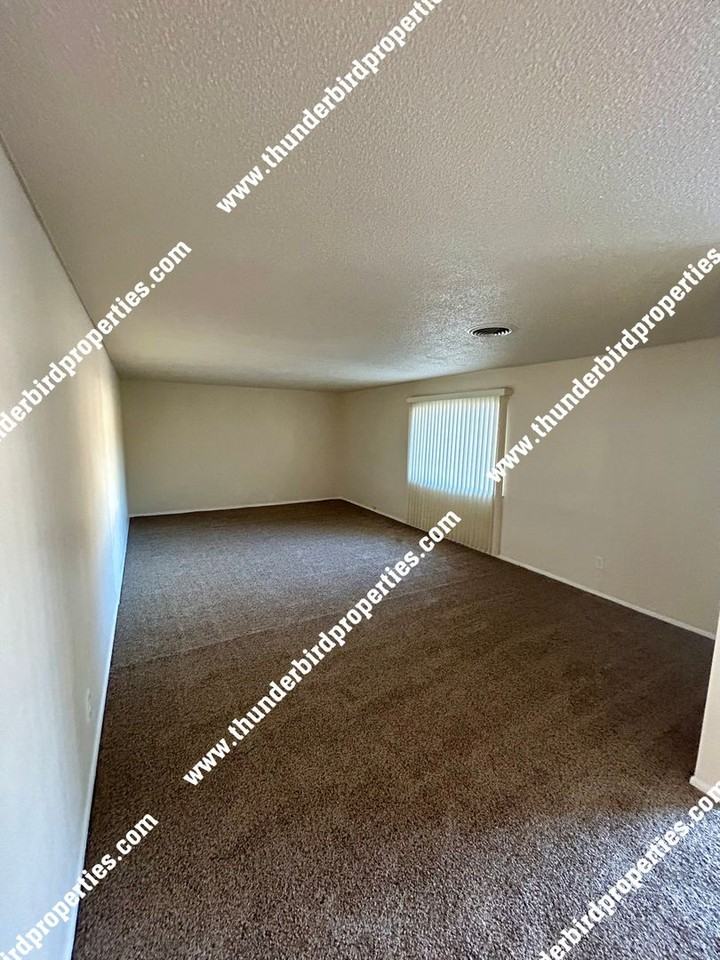 4909 Overland St Ne - Photo 2 of 15