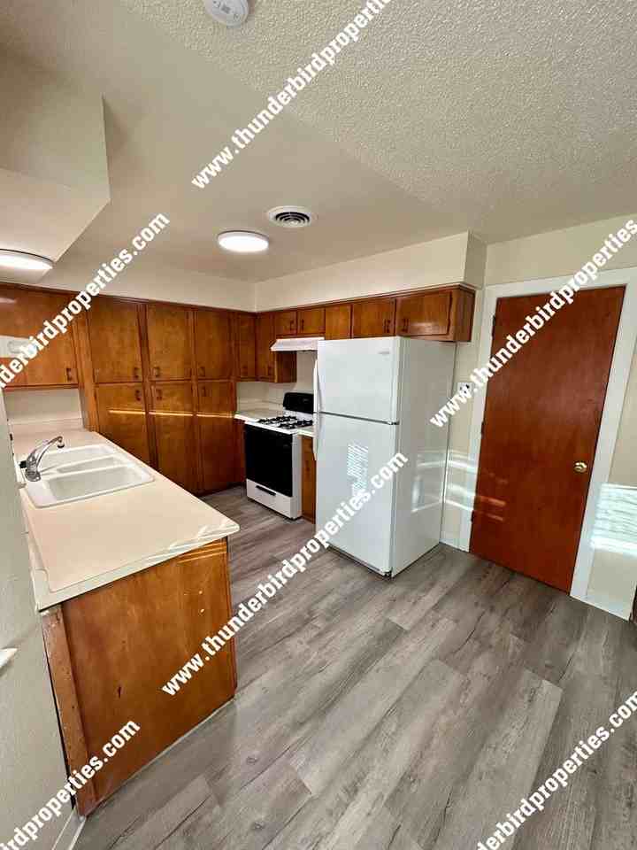 4909 Overland St Ne - Photo 5 of 15