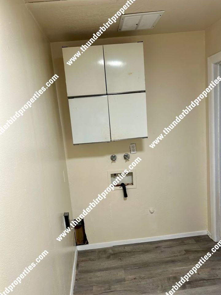 4909 Overland St Ne - Photo 6 of 15