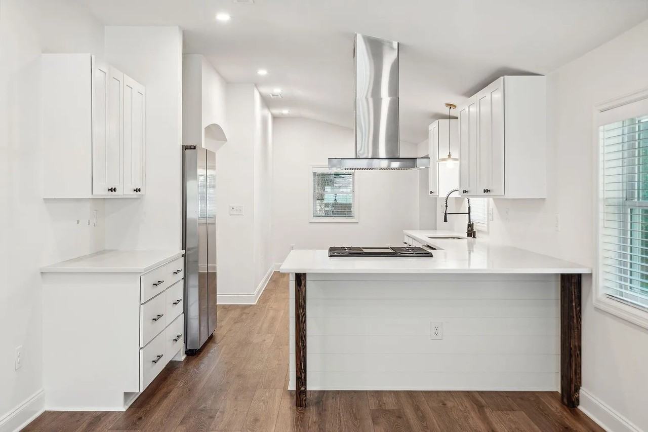 1533 Cantwell St #NA - Photo 2 of 13