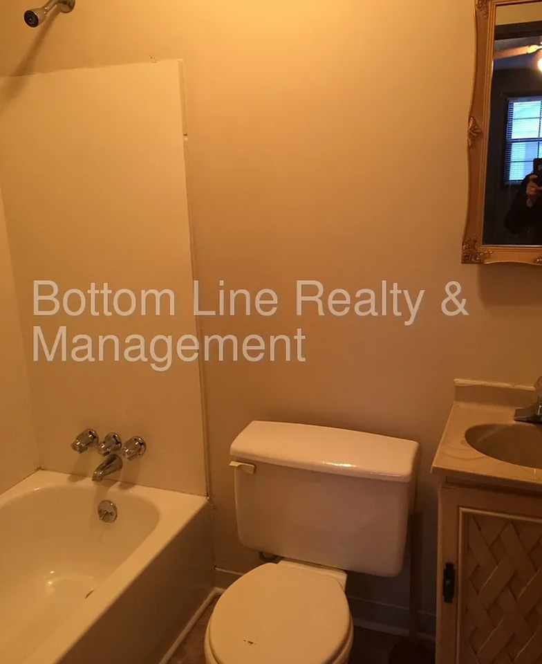 7120 Mack St #B - Photo 7 of 9