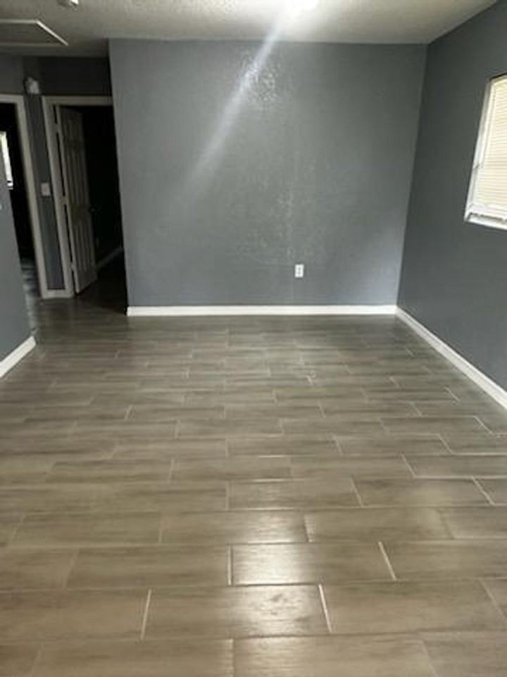 1130 Jewel Ave - Photo 2 of 9