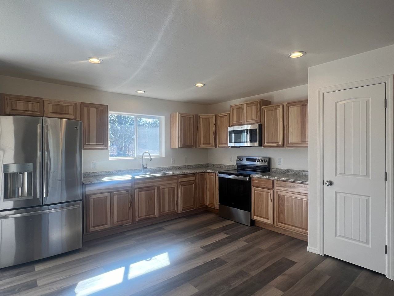 1887 White Tail Pl - Photo 3 of 13