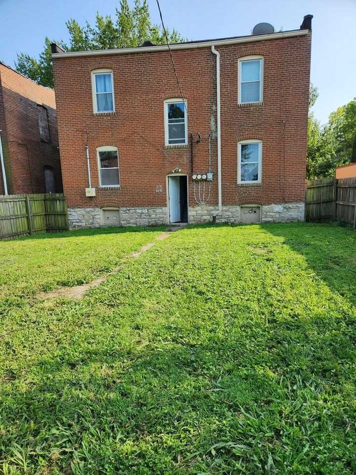3235 Lafayette Ave - Photo 3 of 13