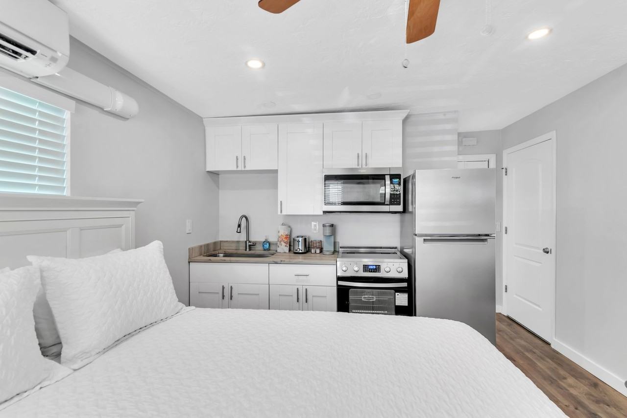 Lisa's Court LLC - Photo 4 of 50