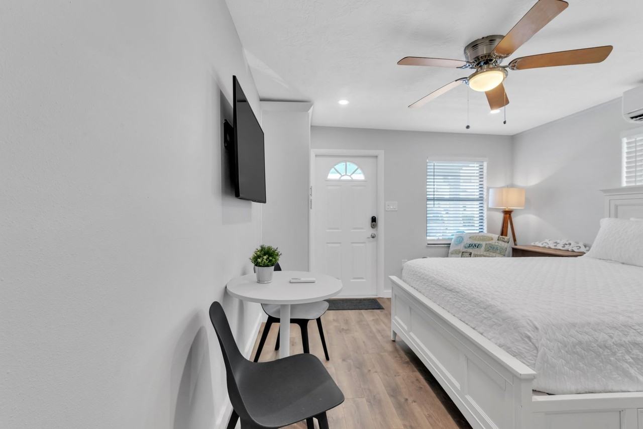 Lisa's Court LLC - Photo 5 of 50