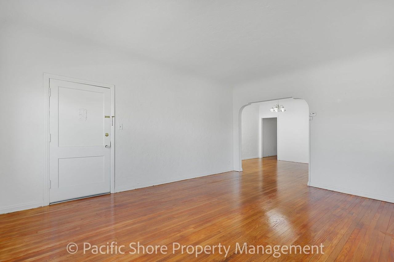 10th Fourplex - Photo 2 of 13