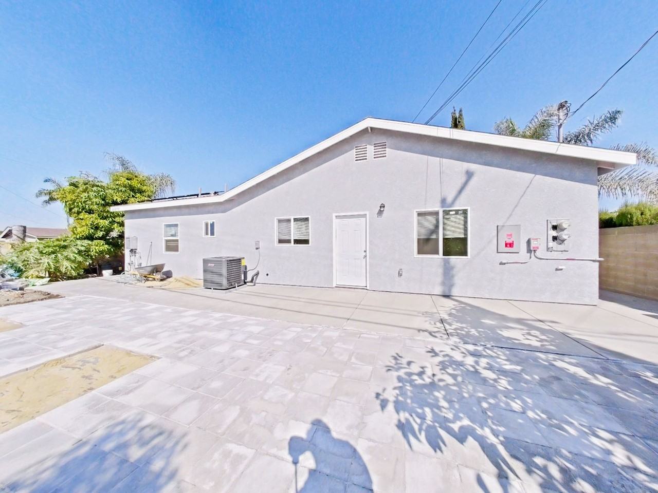 10572 Chamberlain Avenue - Photo 2 of 25