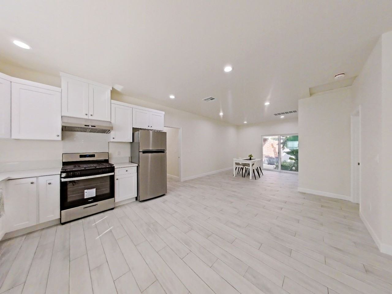 10572 Chamberlain Avenue - Photo 5 of 25