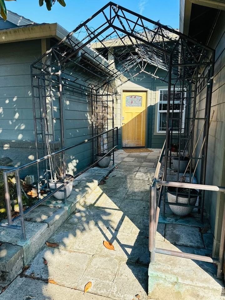 16404 Ne 67th St - Photo 2 of 28
