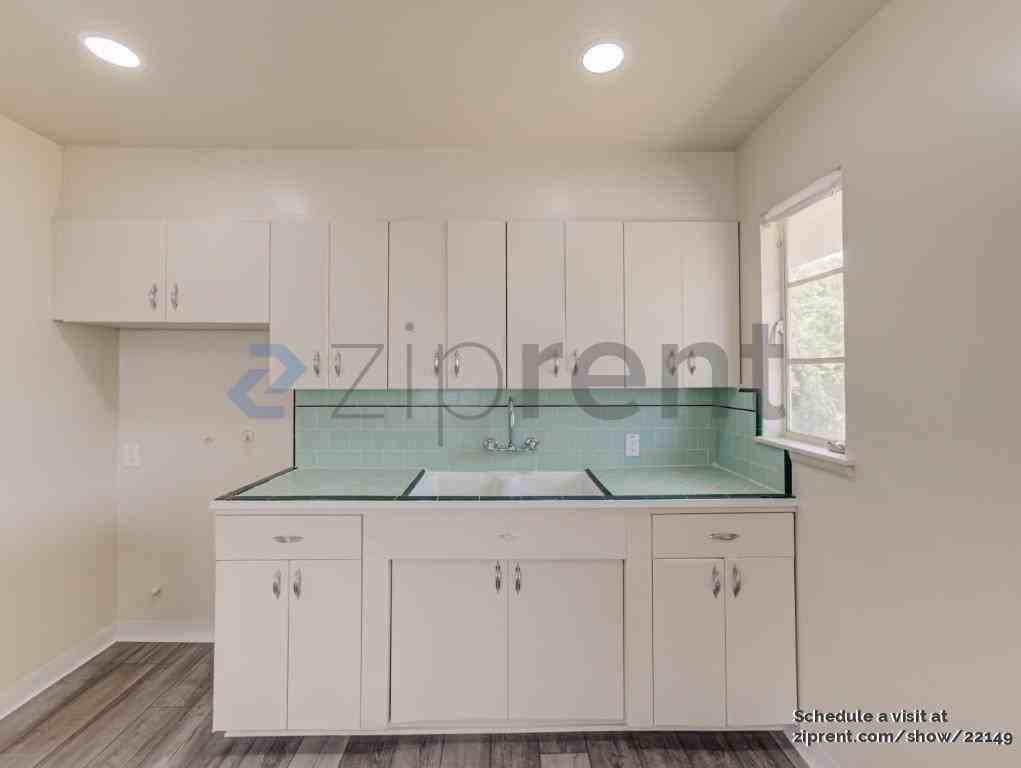 1335 East Brown Avenue - Photo 7 of 18