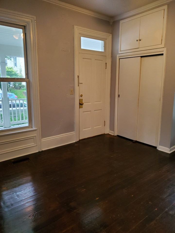 225 N Court St - Photo 3 of 17