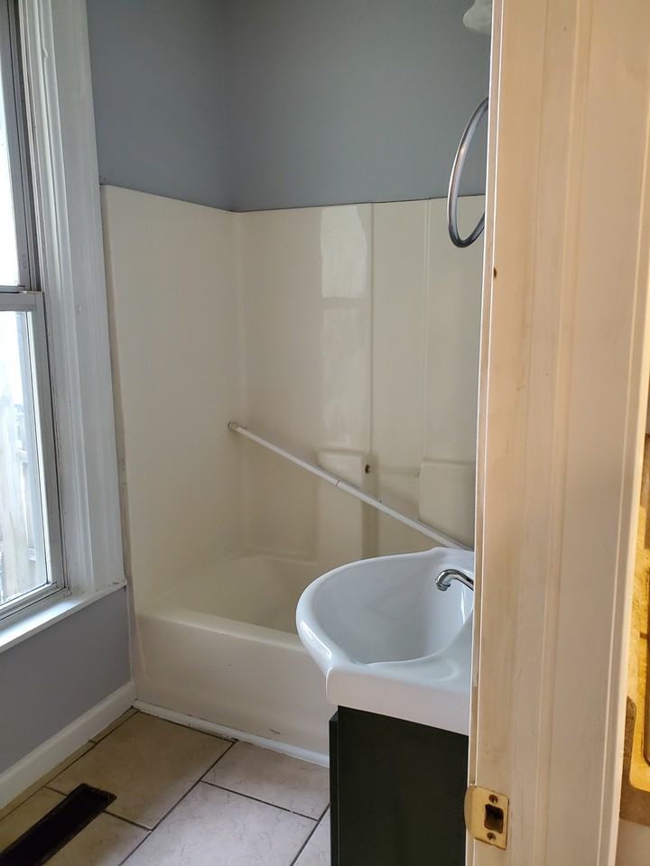 225 N Court St - Photo 7 of 17