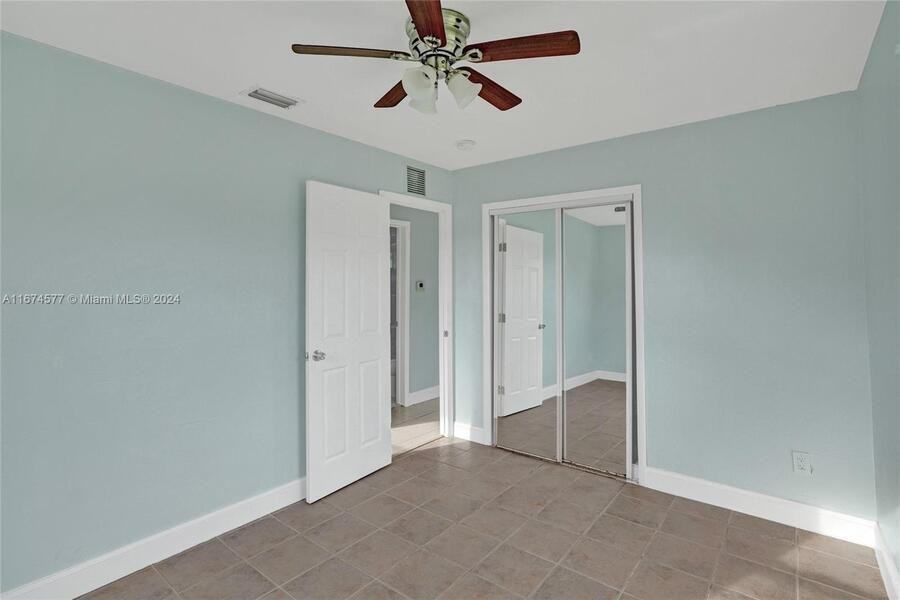 2304 Nw 13th Ct #0 - Photo 3 of 12