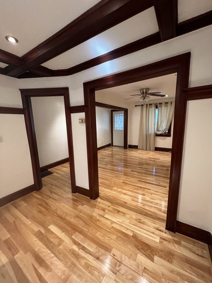 387 Kingston Rd - Photo 3 of 18