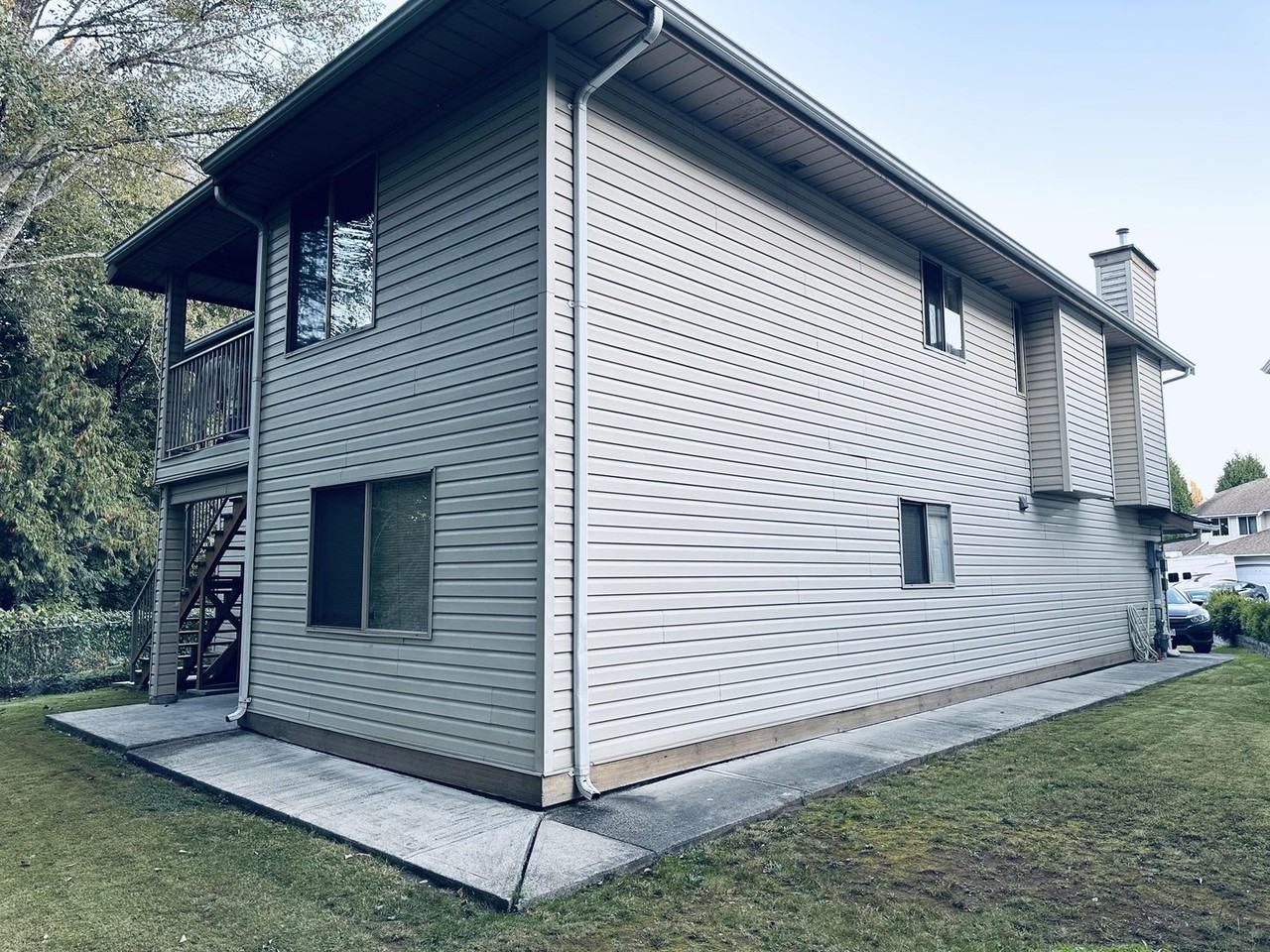 13725 63b Ave - Photo 2 of 11