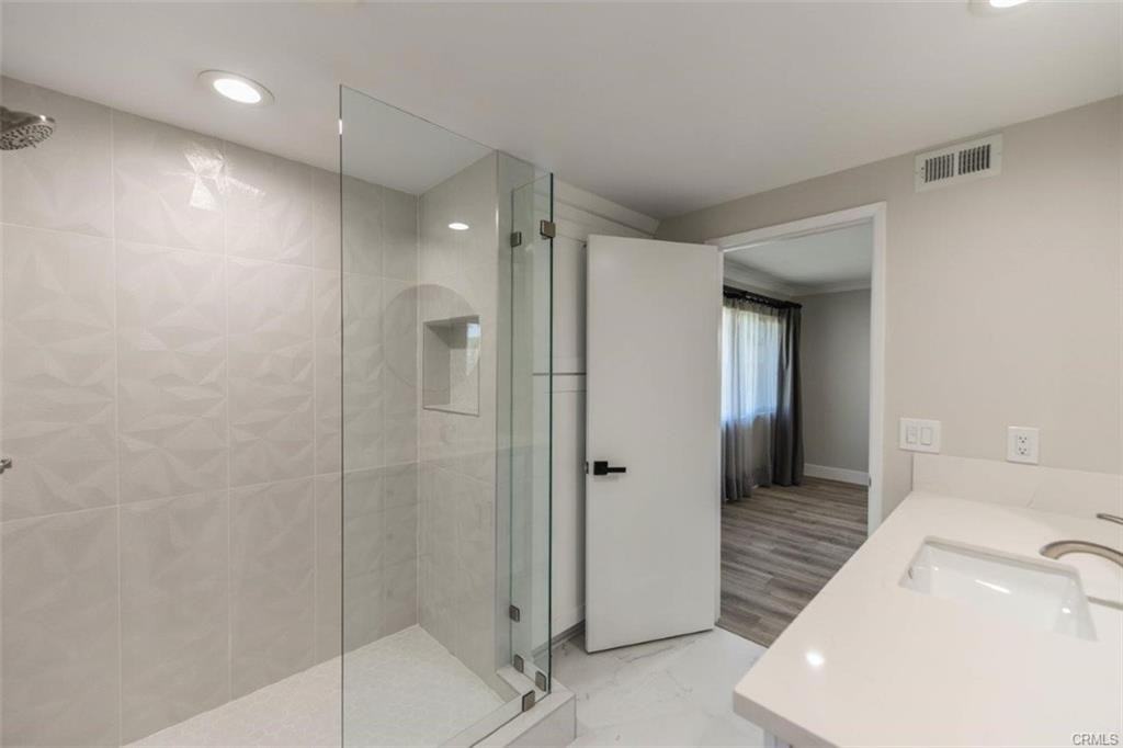 24342 Blueridge Rd - Photo 2 of 8