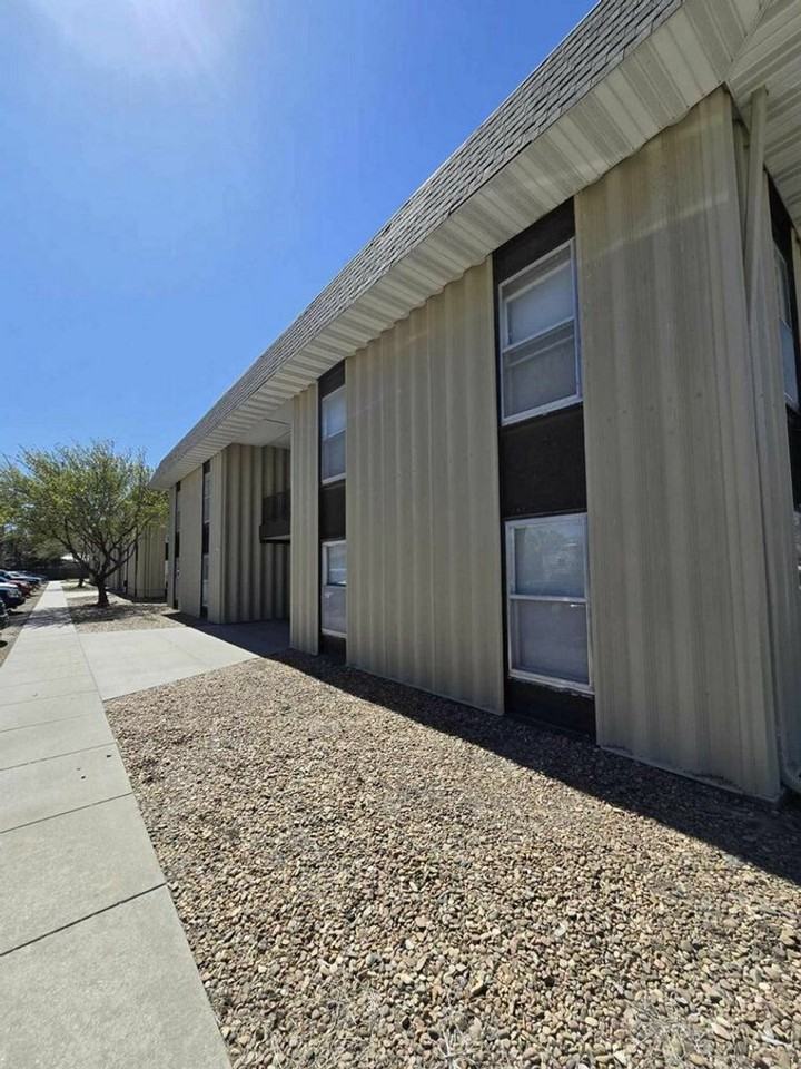 Acorn Apartments - Photo 3 of 10