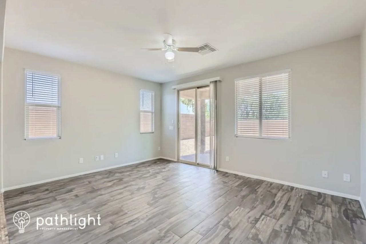 12226 W Chase Ln - Photo 2 of 23